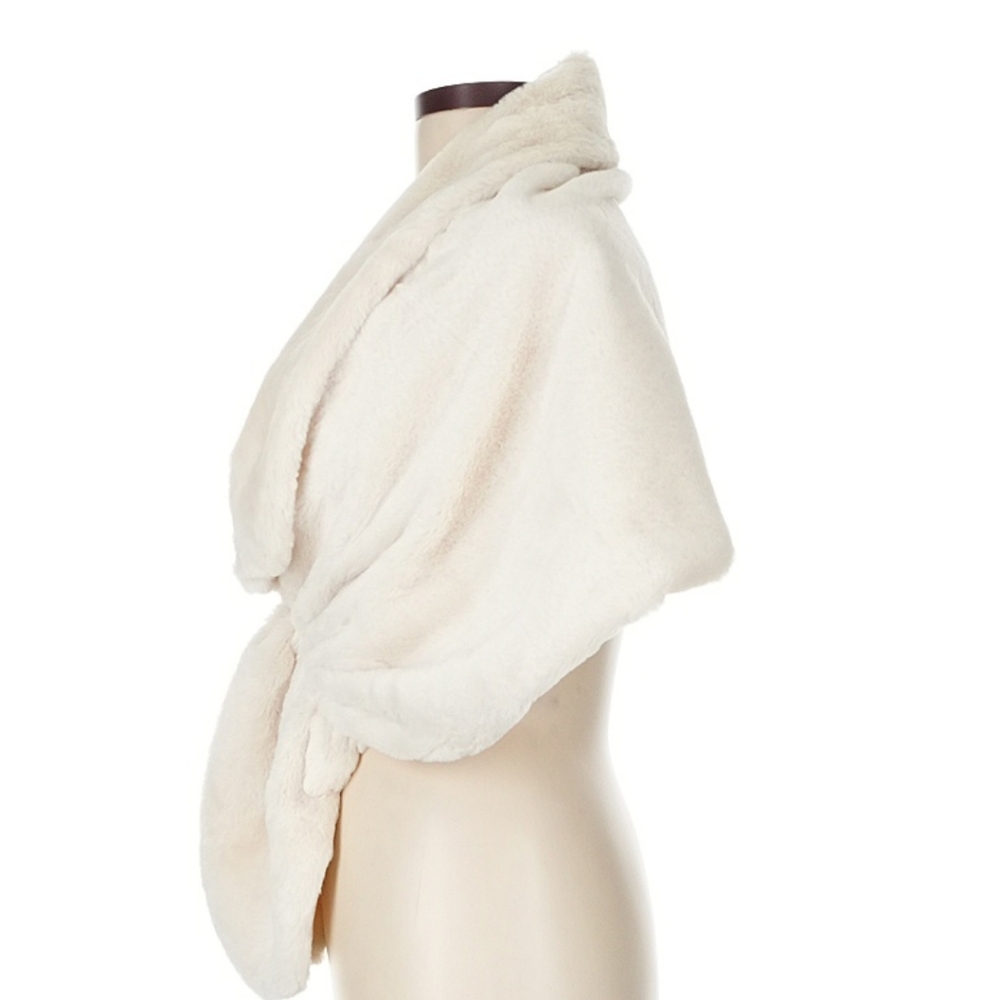 Cream Textured Wrap with Elegant Drape - Picture 4 of 4